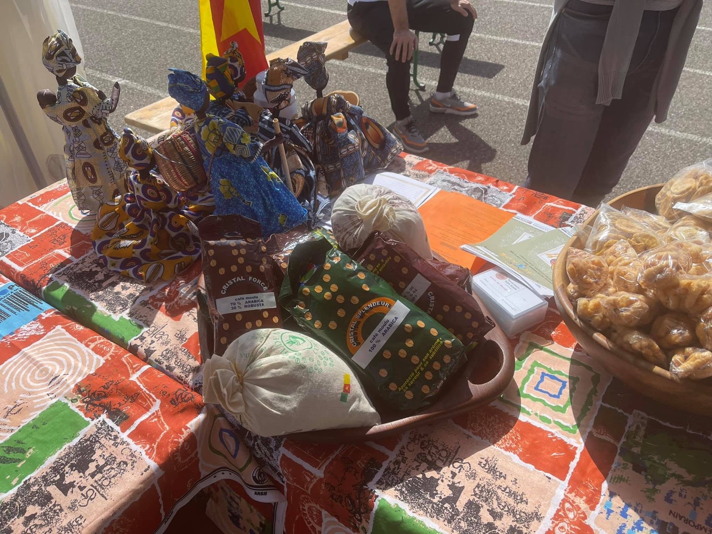 Stand de vente d'artisanat et de produits camerounais